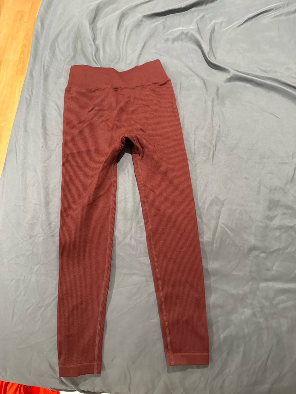 Ribbed Two-Piece Active Set in Deep Rust - Picture 3 of 4